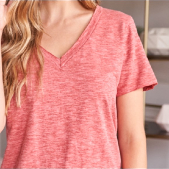 Brick red short sleeve V-neck tied back hem detail top. CUTE! - Picture 11 of 12